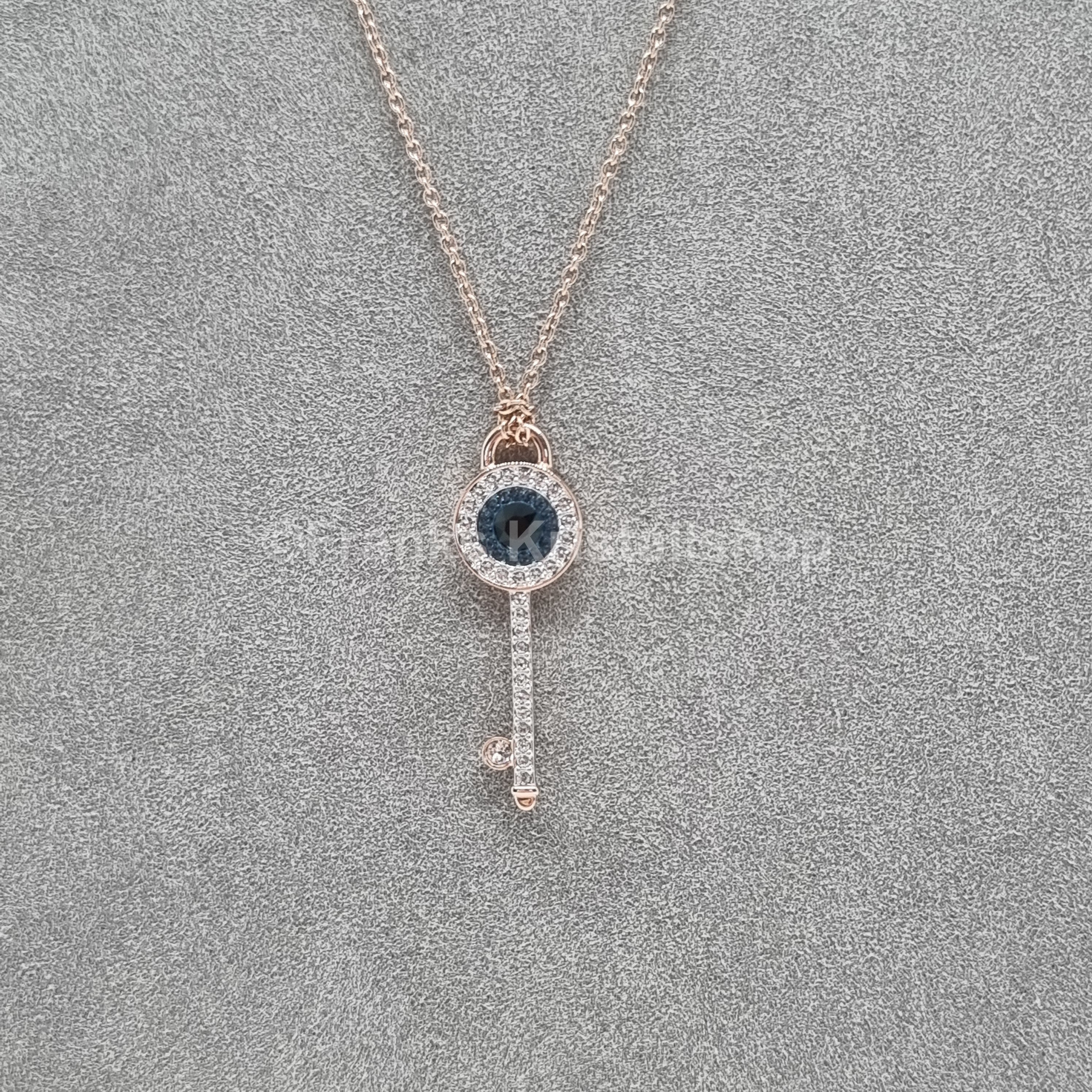 SWAROVSKI Symbolica Halskette Augensymbol und Schlüssel, Blau, Roségold-Legierungsschicht 5687035