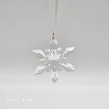 Lade das Bild in den Galerie-Viewer, SWAROVSKI Weihnachtsstern 2024 Exclusive Schneeflocke Ornament 5658020
