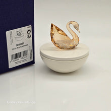 Lade das Bild in den Galerie-Viewer, SWAROVSKI Exclusive Schwan Dose Dekorative Box 5698251
