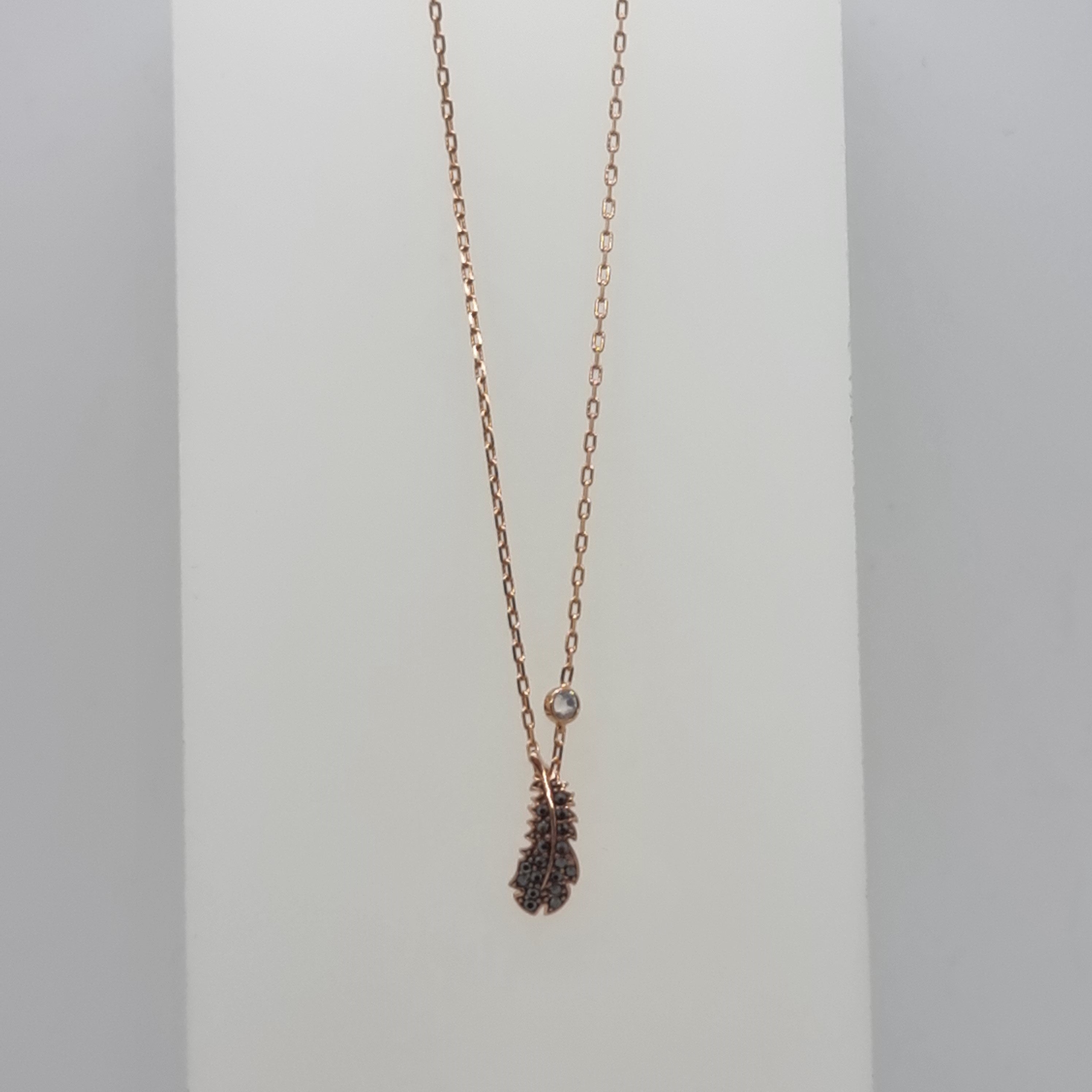 SWAROVSKI Feder Naughty Halskette Schwarz, Roségold-Legierungsschicht 5495292