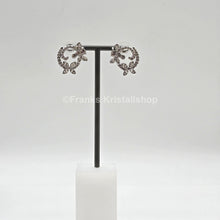 Lade das Bild in den Galerie-Viewer, SWAROVSKI Flower Ohrstecker Weiß, Rhodiniert 5023083 oU
