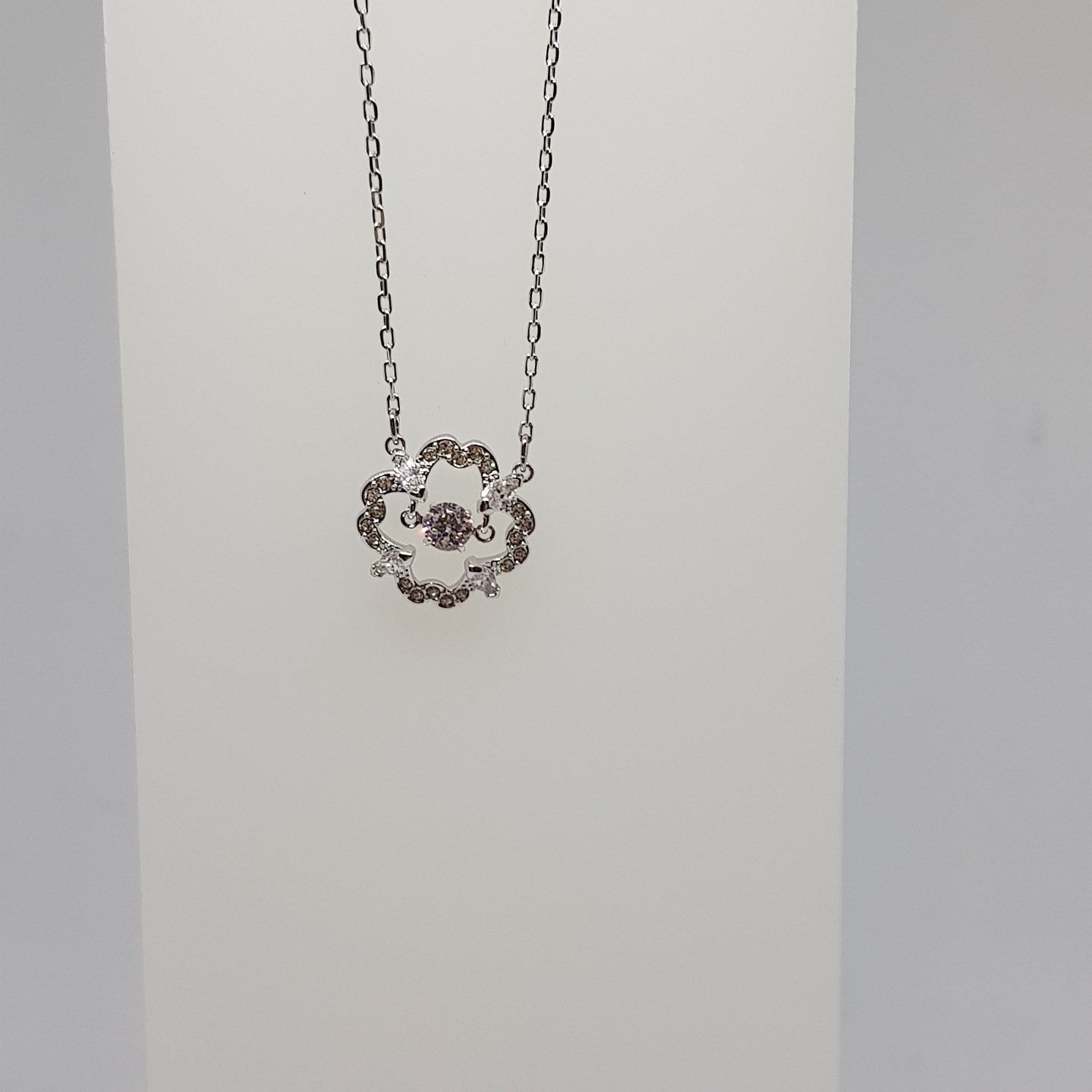 SWAROVSKI Sparkling Dance Flower Halskette Weiß, Rhodiniert 5392759