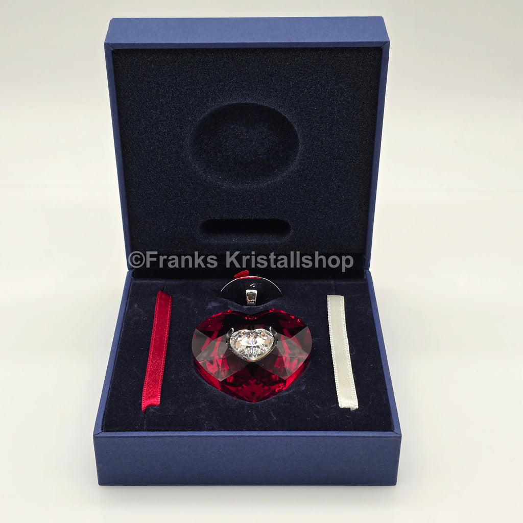 SWAROVSKI Heart Annual Heart 2005 Ornament 691019