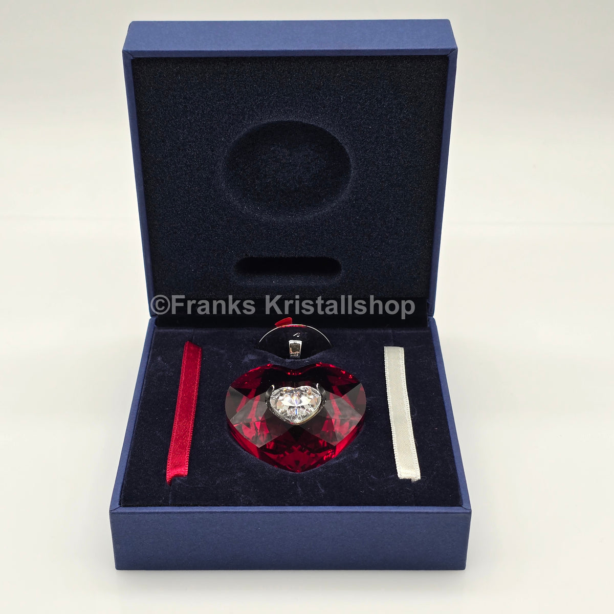 SWAROVSKI Heart Annual Heart 2005 Ornament 691019