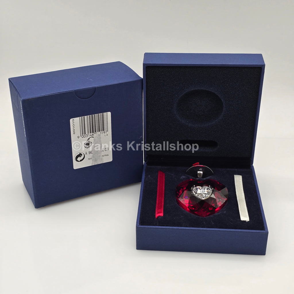 SWAROVSKI Heart Annual Heart 2005 Ornament 691019