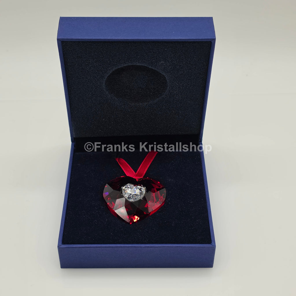 SWAROVSKI Heart Annual Heart 2005 Ornament 691019