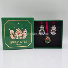 Lade das Bild in den Galerie-Viewer, SWAROVSKI Holiday Cheers Lebkuchen Ornament Set 5701511
