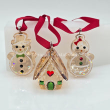 Lade das Bild in den Galerie-Viewer, SWAROVSKI Holiday Cheers Lebkuchen Ornament Set 5701511

