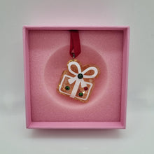 Lade das Bild in den Galerie-Viewer, SWAROVSKI Holiday Cheers Lebkuchengeschenk Ornament 5656278
