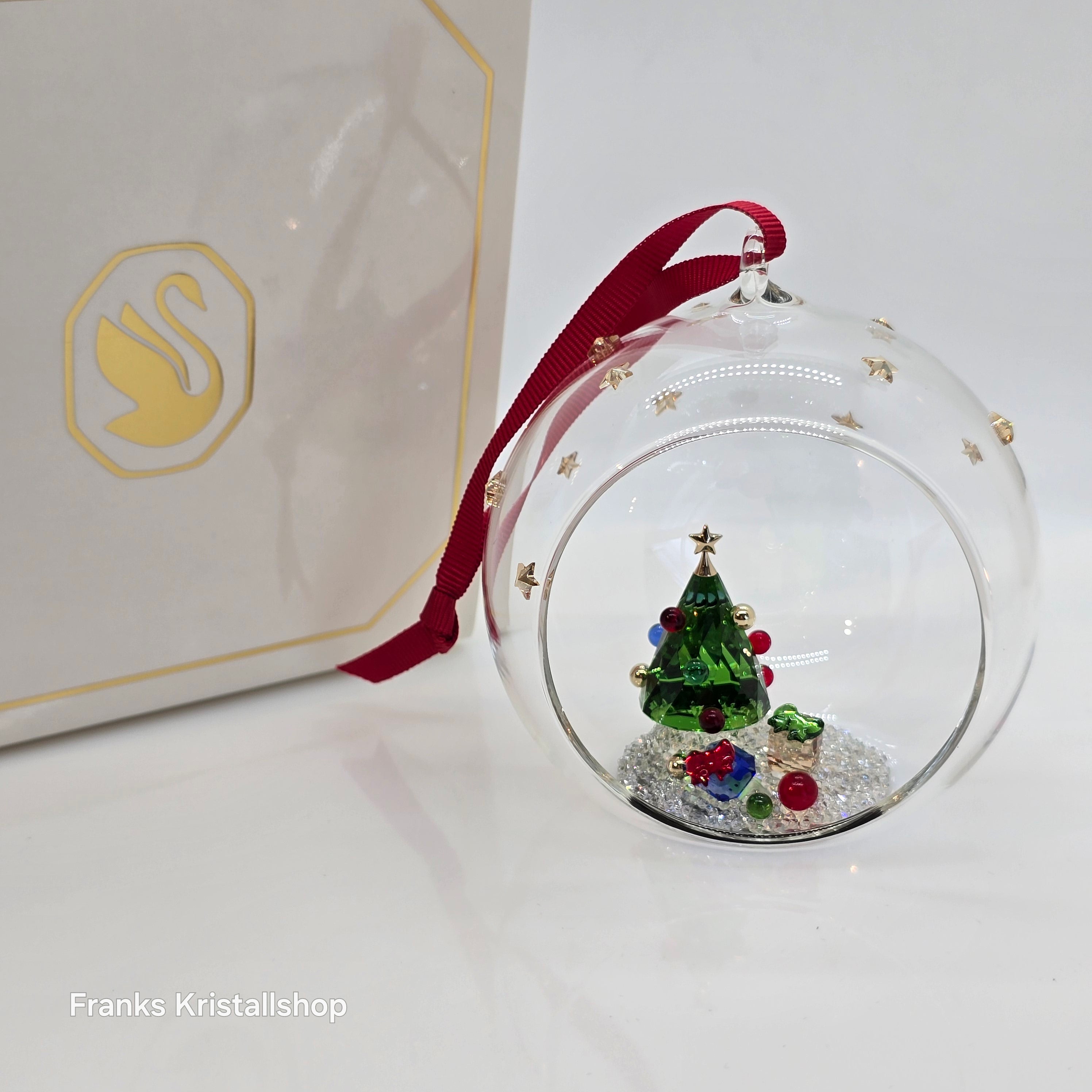SWAROVSKI Holiday Cheers Weihnachtskugel 2024 Weihnachtsbaum und Geschenke 5681633
