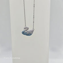 Lade das Bild in den Galerie-Viewer, SWAROVSKI Iconic Swan Halskette Schwan Groß, Blau, Rhodiniert 5633856
