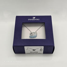 Lade das Bild in den Galerie-Viewer, SWAROVSKI Iconic Swan Halskette Schwan Groß, Blau, Rhodiniert 5633856
