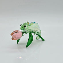 Lade das Bild in den Galerie-Viewer, Swarovski Idyllia Chamäleon und Tulpe 5719811

