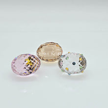 Lade das Bild in den Galerie-Viewer, Swarovski Idyllia Eier unter Glasglocke 5748125
