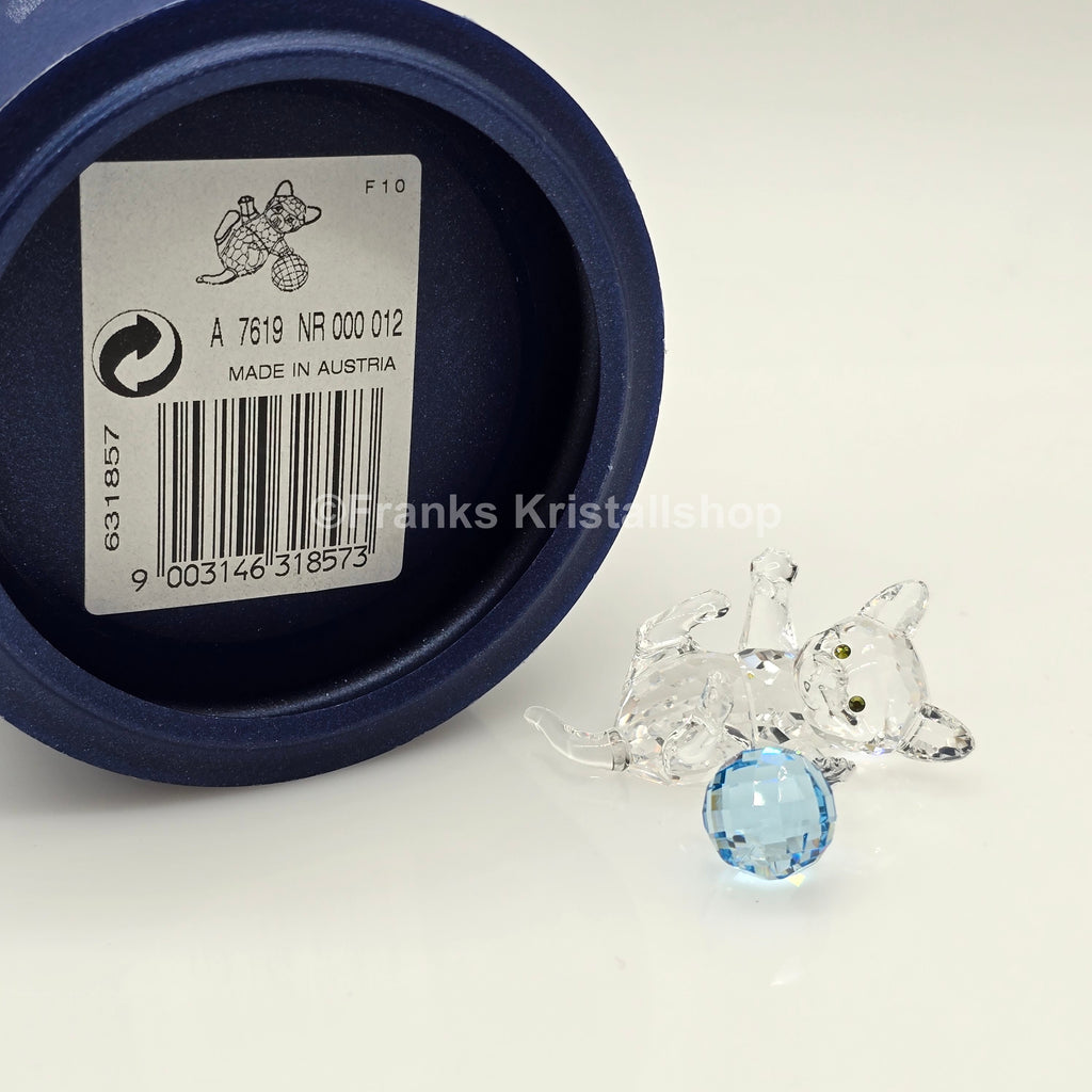 SWAROVSKI Kätzchen Katze liegend mit blauem Wollknäuel 631857