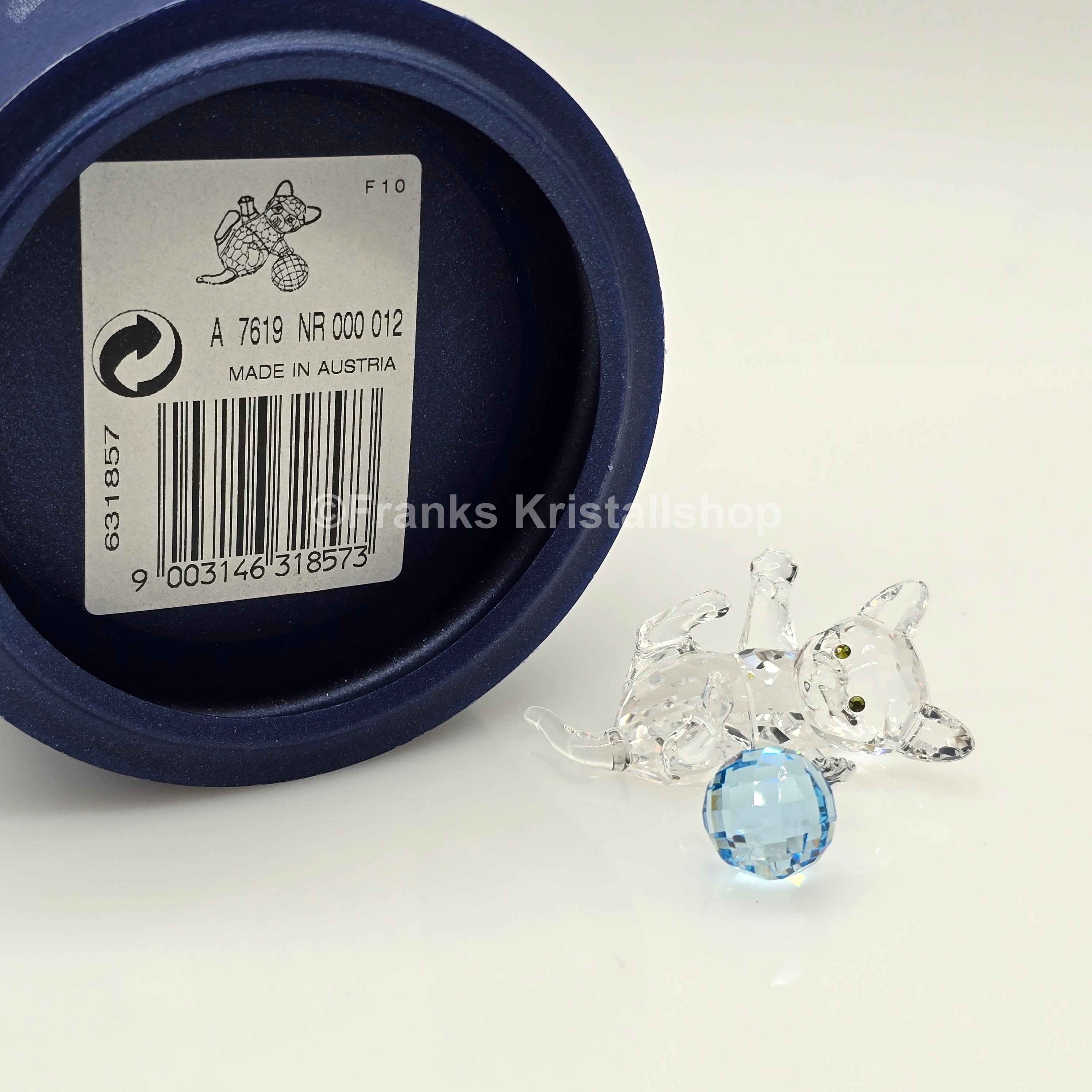 SWAROVSKI Kätzchen Katze liegend mit blauem Wollknäuel 631857