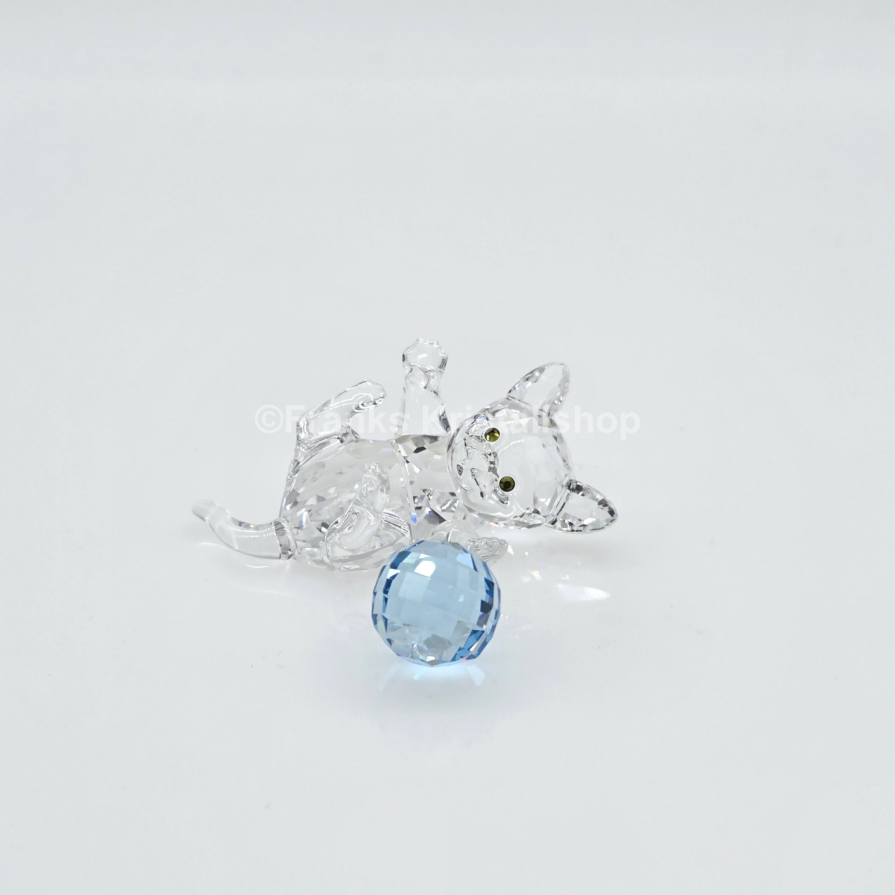 SWAROVSKI Kätzchen Katze liegend mit blauem Wollknäuel 631857