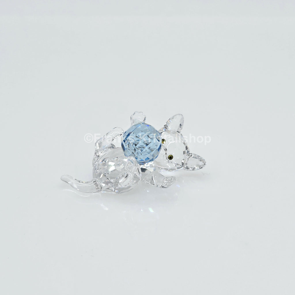 SWAROVSKI Kätzchen Katze liegend mit blauem Wollknäuel 631857