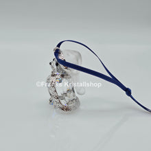 Lade das Bild in den Galerie-Viewer, SWAROVSKI Kris Bär Weihnachten 2006 mit Mantel Ornament 870000

