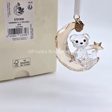 Lade das Bild in den Galerie-Viewer, SWAROVSKI Kris Bär Weihnachten 2025 SCS Jahresausgabe Mond Ornament 5701830
