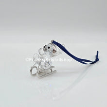 Lade das Bild in den Galerie-Viewer, SWAROVSKI Kris Bär auf Schlitten Ornament 718990
