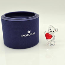 Lade das Bild in den Galerie-Viewer, SWAROVSKI Kris Bär Ein Herz Für Dich 958449 Version 1

