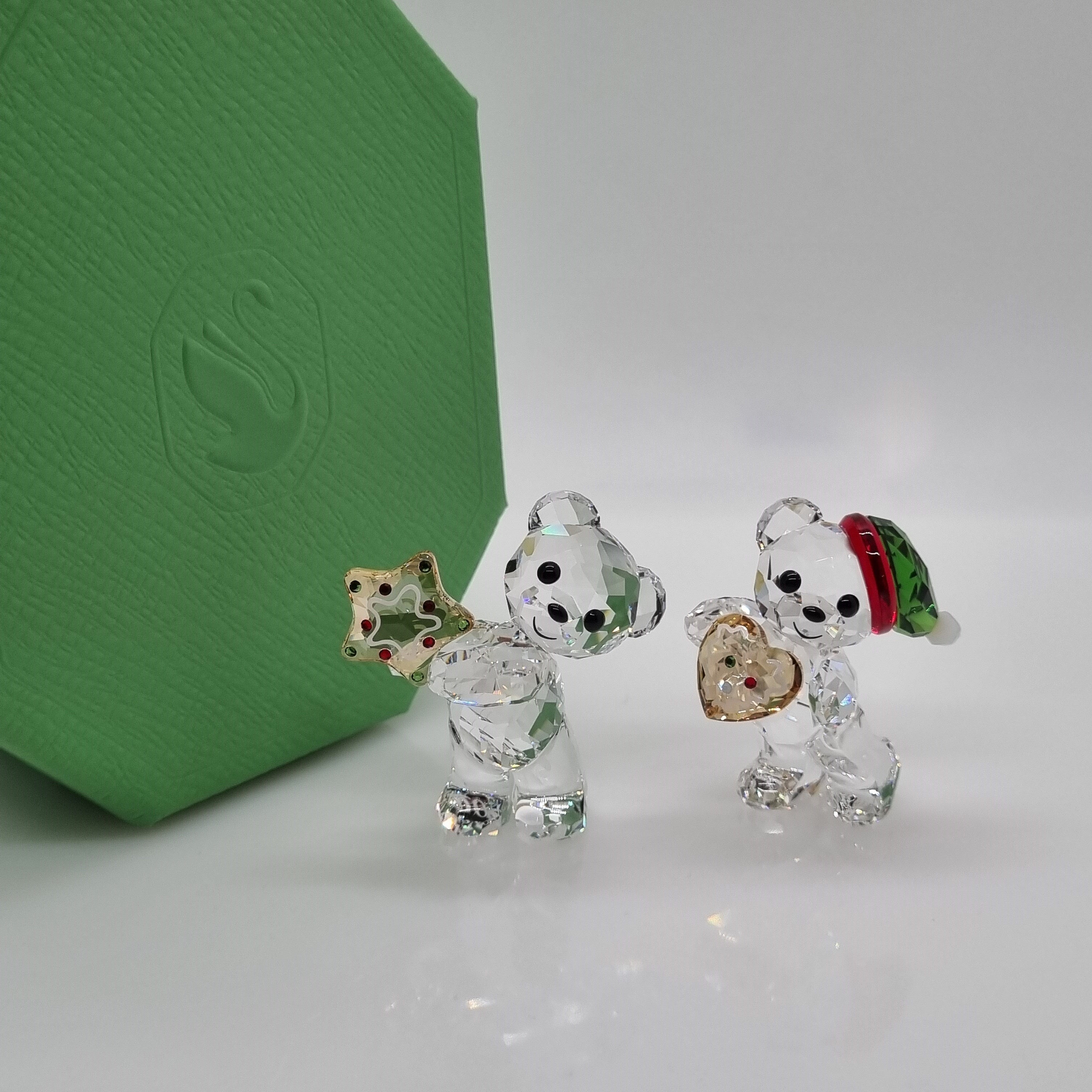 SWAROVSKI Kris Bär Weihnachten 2022 mit Lebkuchen Herz und Stern 5627747