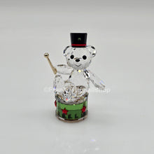 Lade das Bild in den Galerie-Viewer, SWAROVSKI Kris Bär Weihnachten 2025 Auf Trommel Festtage 5701510
