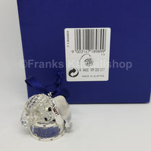 Lade das Bild in den Galerie-Viewer, SWAROVSKI Kris Bär Weihnachten 2007 auf Trommel liegend Ornament 718989
