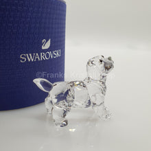 Lade das Bild in den Galerie-Viewer, SWAROVSKI Labrador Welpe Stehend 5400141
