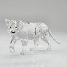 Lade das Bild in den Galerie-Viewer, SWAROVSKI Löwenmutter Klar 1194085
