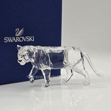 Lade das Bild in den Galerie-Viewer, SWAROVSKI Löwenmutter Klar 1194085
