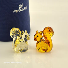 Lade das Bild in den Galerie-Viewer, SWAROVSKI Lovlots - Eichhörnchen Bert &amp; Berta In Liebe 5282357
