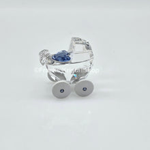 Lade das Bild in den Galerie-Viewer, SWAROVSKI Memories Kinderwagen Ein Junge Blau 5136921 oU
