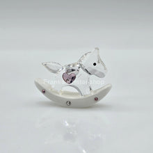 Lade das Bild in den Galerie-Viewer, SWAROVSKI Memories Schaukelpferd Ein Mädchen Rosa 5136924

