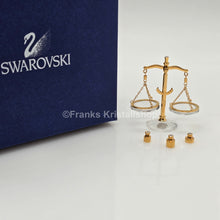 Lade das Bild in den Galerie-Viewer, SWAROVSKI Memories Waage mit Gewichten 272709

