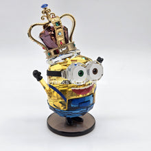 Lade das Bild in den Galerie-Viewer, SWAROVSKI Minions King Bob 5692030
