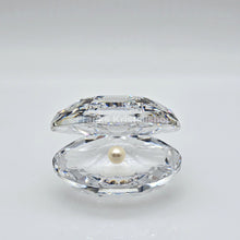 Lade das Bild in den Galerie-Viewer, SWAROVSKI Muschel mit Perle 014389
