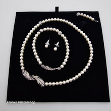 Lade das Bild in den Galerie-Viewer, SWAROVSKI Nice Feder Schmuckset Perlen Ohrstecker Collier Armband Weiß Rhodiniert oU
