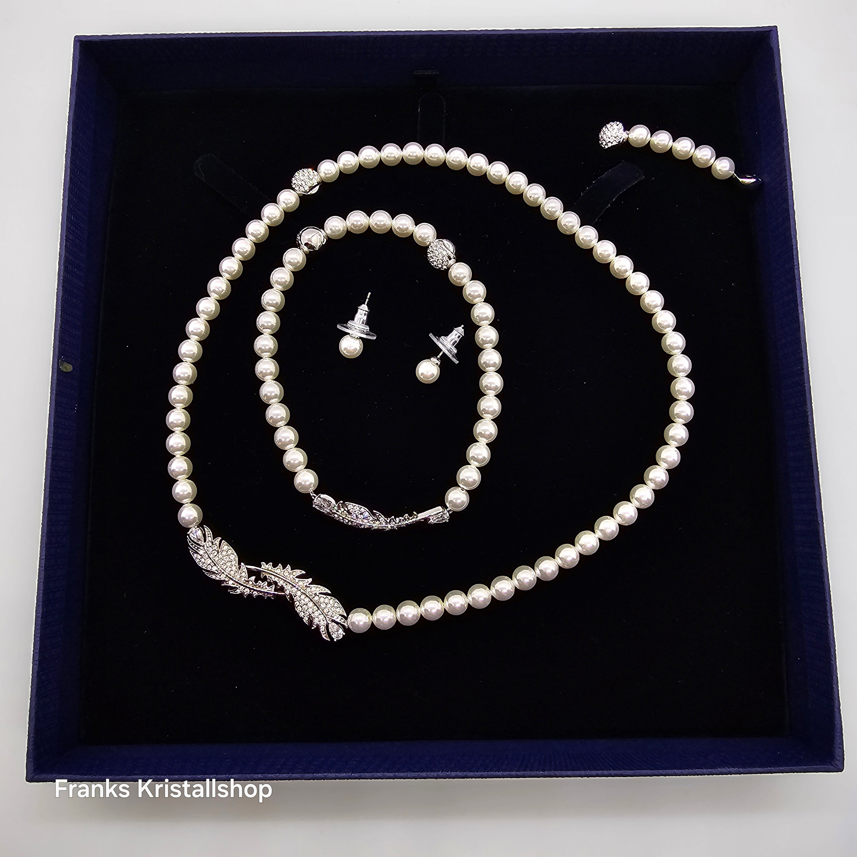 SWAROVSKI Nice Feder Schmuckset Perlen Ohrstecker Collier Armband Weiß Rhodiniert oU