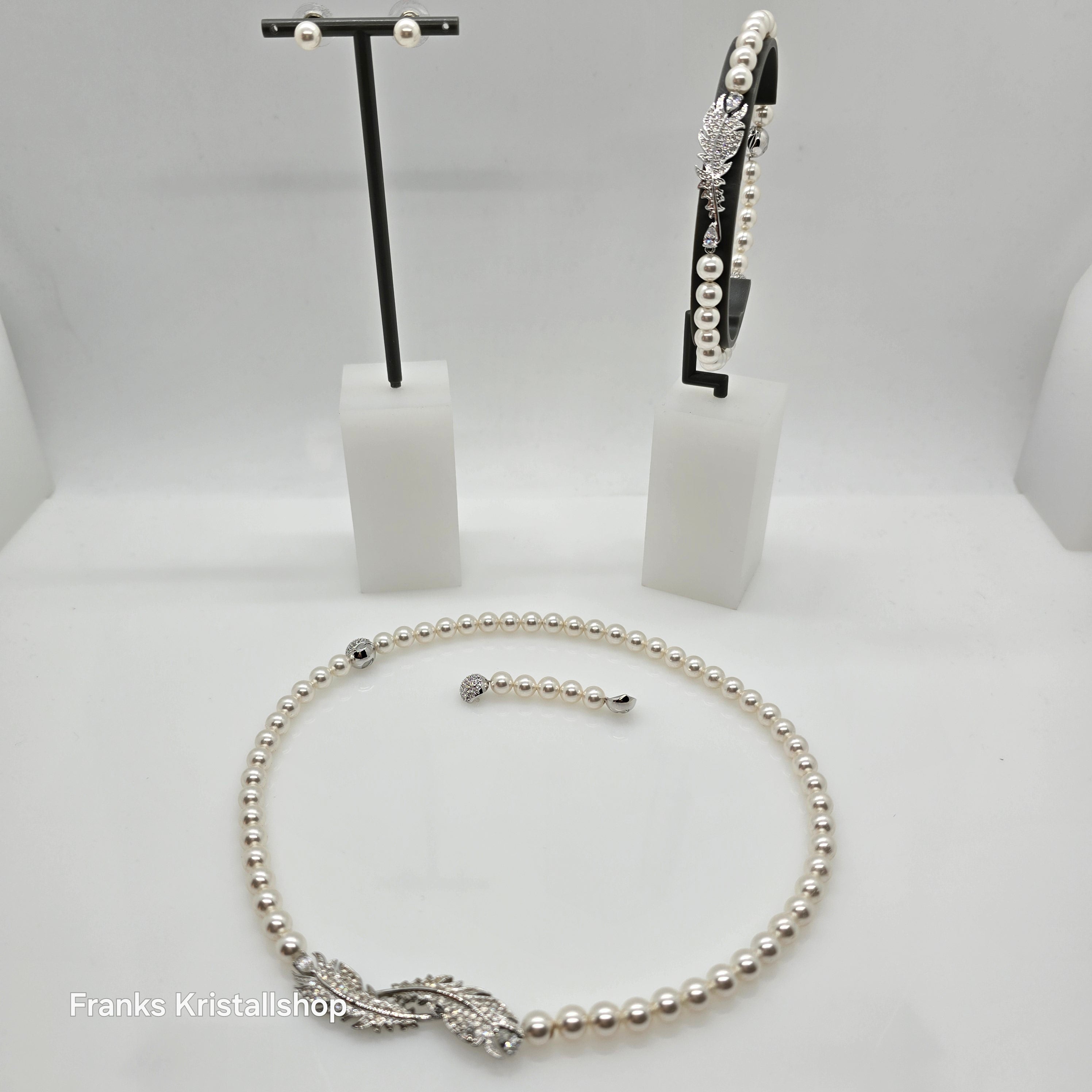 SWAROVSKI Nice Feder Schmuckset Perlen Ohrstecker Collier Armband Weiß Rhodiniert oU