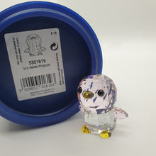 Lade das Bild in den Galerie-Viewer, SWAROVSKI SCS Pinguin Mama 5301619
