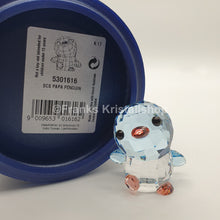 Lade das Bild in den Galerie-Viewer, SWAROVSKI SCS Pinguin Papa 5301616
