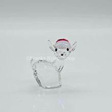 Lade das Bild in den Galerie-Viewer, SWAROVSKI Rentier mit Weihnachtsmütze 5135853
