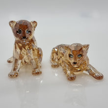 Lade das Bild in den Galerie-Viewer, SWAROVSKI SCS Amur Leoparden Babys 2019 5428542
