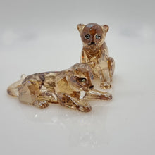 Lade das Bild in den Galerie-Viewer, SWAROVSKI SCS Amur Leoparden Babys 2019 5428542
