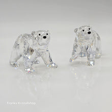 Lade das Bild in den Galerie-Viewer, SWAROVSKI SCS Jahresfigur 2011 Junge Eisbären klar zur Jahresfigur Siku 1079156
