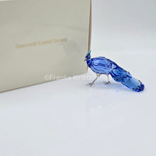 Lade das Bild in den Galerie-Viewer, SWAROVSKI SCS Jahresfigur 2026 Idyllia Palawan-Pfaufasan SIGNIERT 5719128
