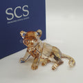 SWAROVSKI SCS Jahresfigur Junger Tiger sitzend 1016678