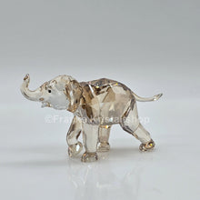 Lade das Bild in den Galerie-Viewer, SWAROVSKI SCS Jahresfigur 2013 Elefantenbaby Cinta 1142862 oU
